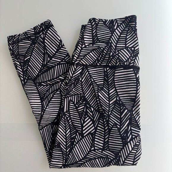 Lululemon Capri Leggings Zebra Design - Picture 5 of 5